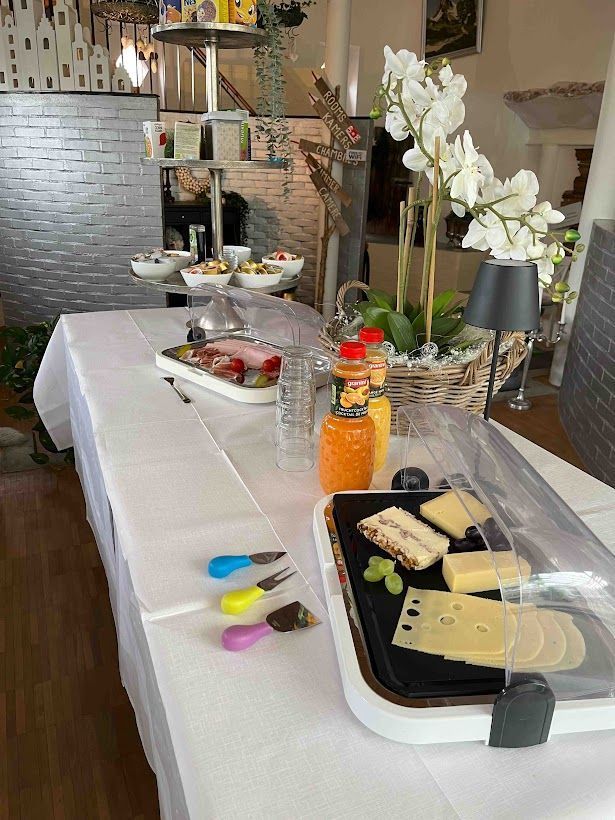 grosses Frühstücksbuffet im Bed & Breakfast Zum Schlüssel